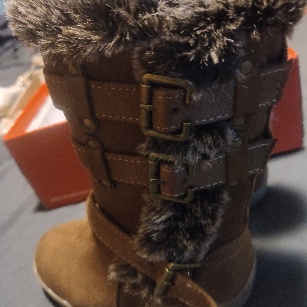 Girl boots size 6M